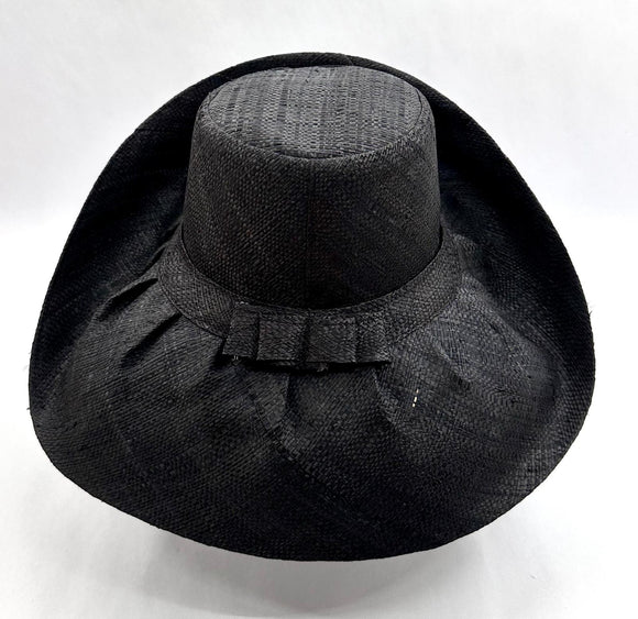 Raffia Curve Brim Hat Standard Brim in Black Madagascan