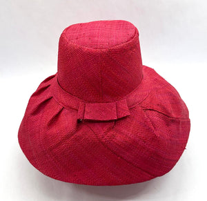 Raffia Curve Brim Hat Standard Brim in Red Madagascan