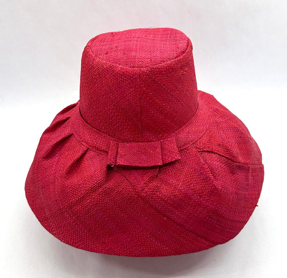 Raffia Curve Brim Hat Standard Brim in Red Madagascan