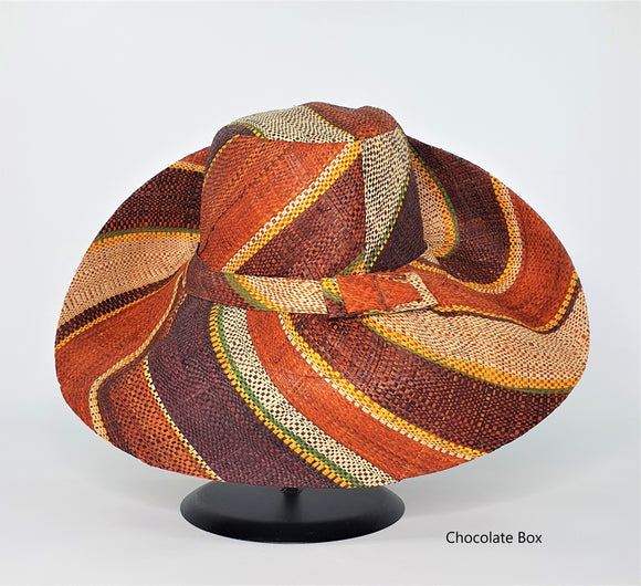 Raffia Curve Brim Hat Standard Brim in Chocolate Box Madagascan