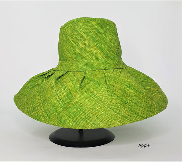Raffia Curve Brim Hat in Apple Green
