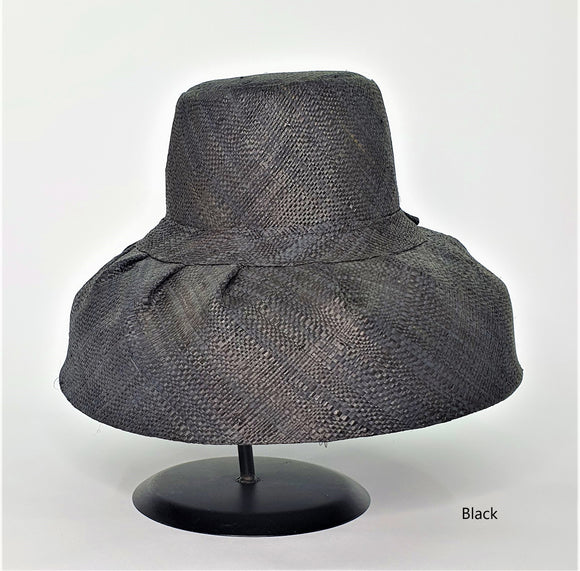 Raffia Curve Brim Hat Standard Brim in Black Madagascan