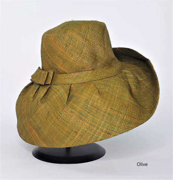 Raffia Curve Brim Hat in Olive