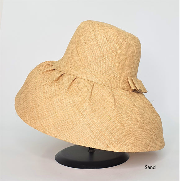 Raffia Curve Brim Hat Standard Brim in Sand Madagascan