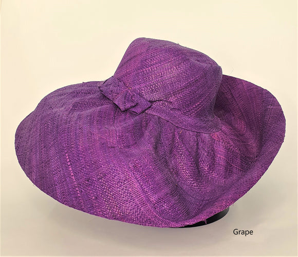 Raffia Curve Brim Hat Large Brim in Grape Madagascan