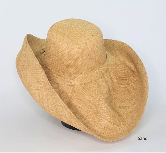 Raffia Curve Brim Hat Large Brim in Sand