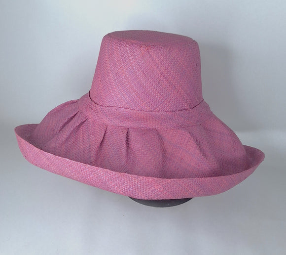 Raffia Curve Brim Hat Standard Brim in Lilac Madagascan